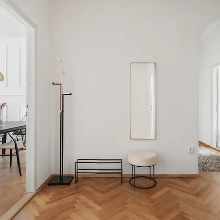 Days - Glamorous W Balcony Near Vltava River Διαμέρισμα *