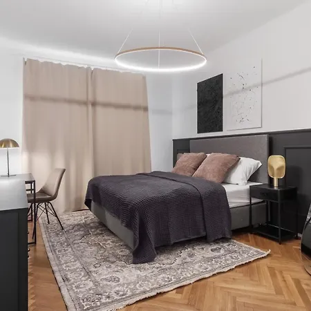 Days - Glamorous W Balcony Near Vltava River Apartment Prag