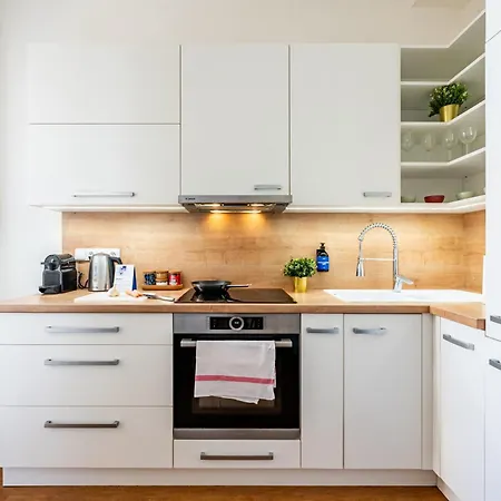 Days - With Balcony & Garage Near Vltava River In New Town *