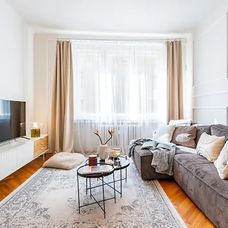 Days - With Balcony & Garage Near Vltava River In New Town * Praga