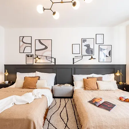 Days - With Balcony & Garage Near Vltava River In New Town Apartamento *