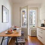Days - With Balcony & Garage Near Vltava River In New Town Lägenhet *