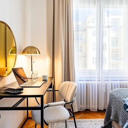 Days - With Balcony & Garage Near Vltava River In New Town 아파트 프라하